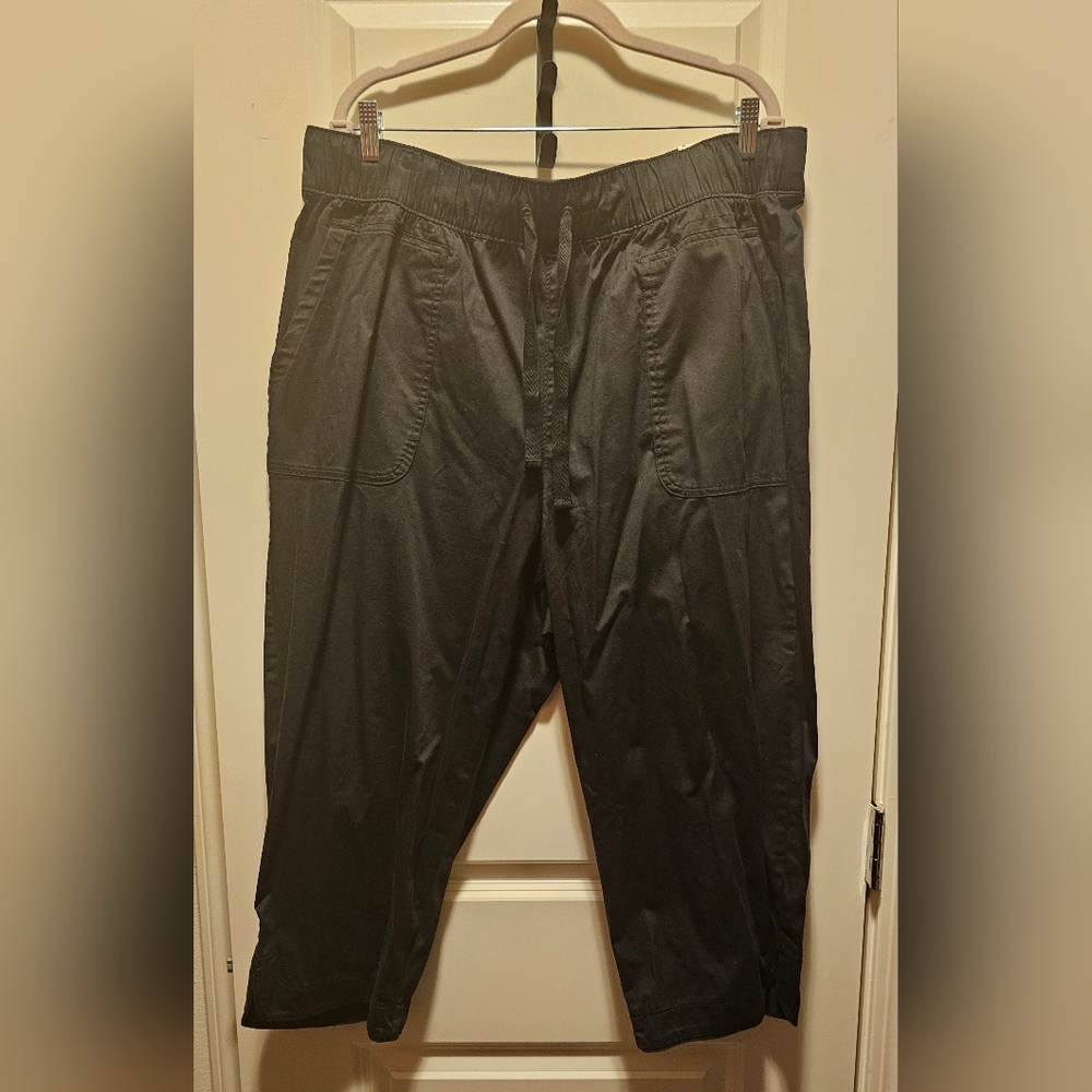 NWT Lane Bryant capri pants black size 18